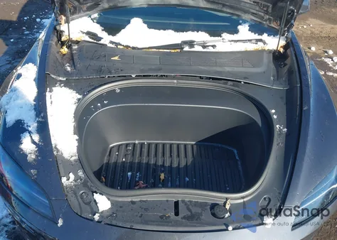 2025 Tesla Model 3 Long Range All-Wheel Drive z USA, uszkodzony, nr VIN 5YJ3E1EB1SF021815